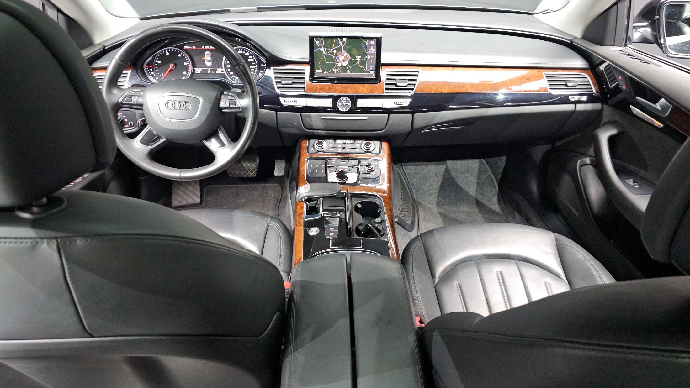 AUDI A8 2012