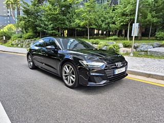 AUDI A7 4K 2023