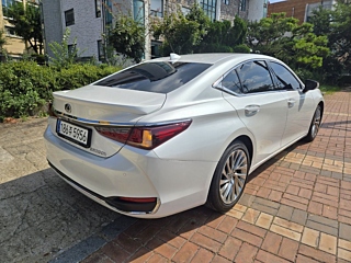 LEXUS ES300H 2024