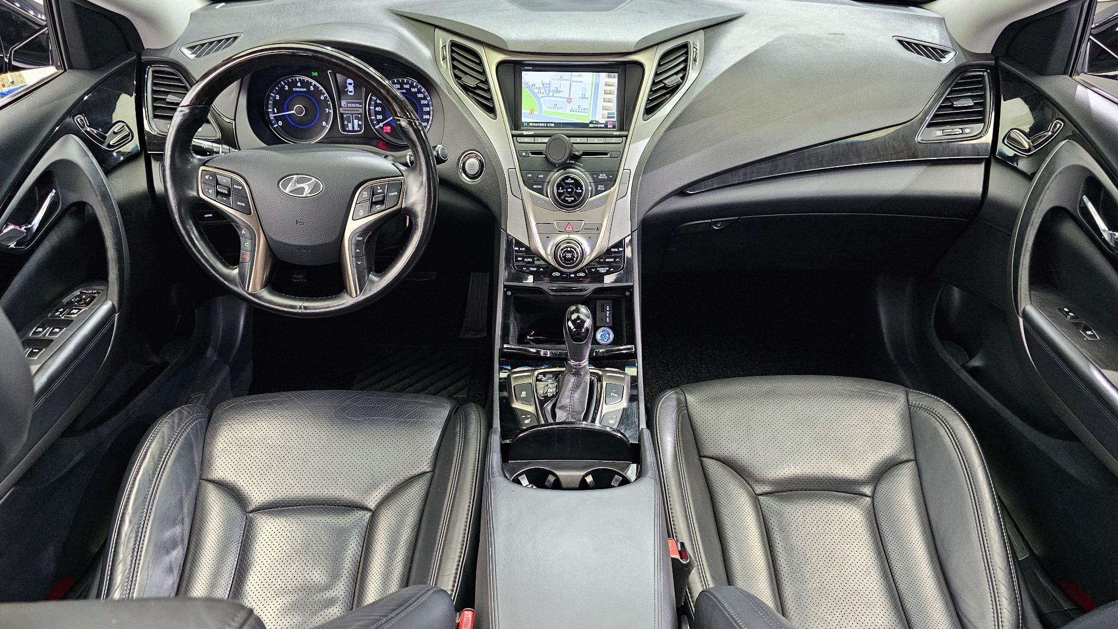 HYUNDAI GRANDEUR HG 2012