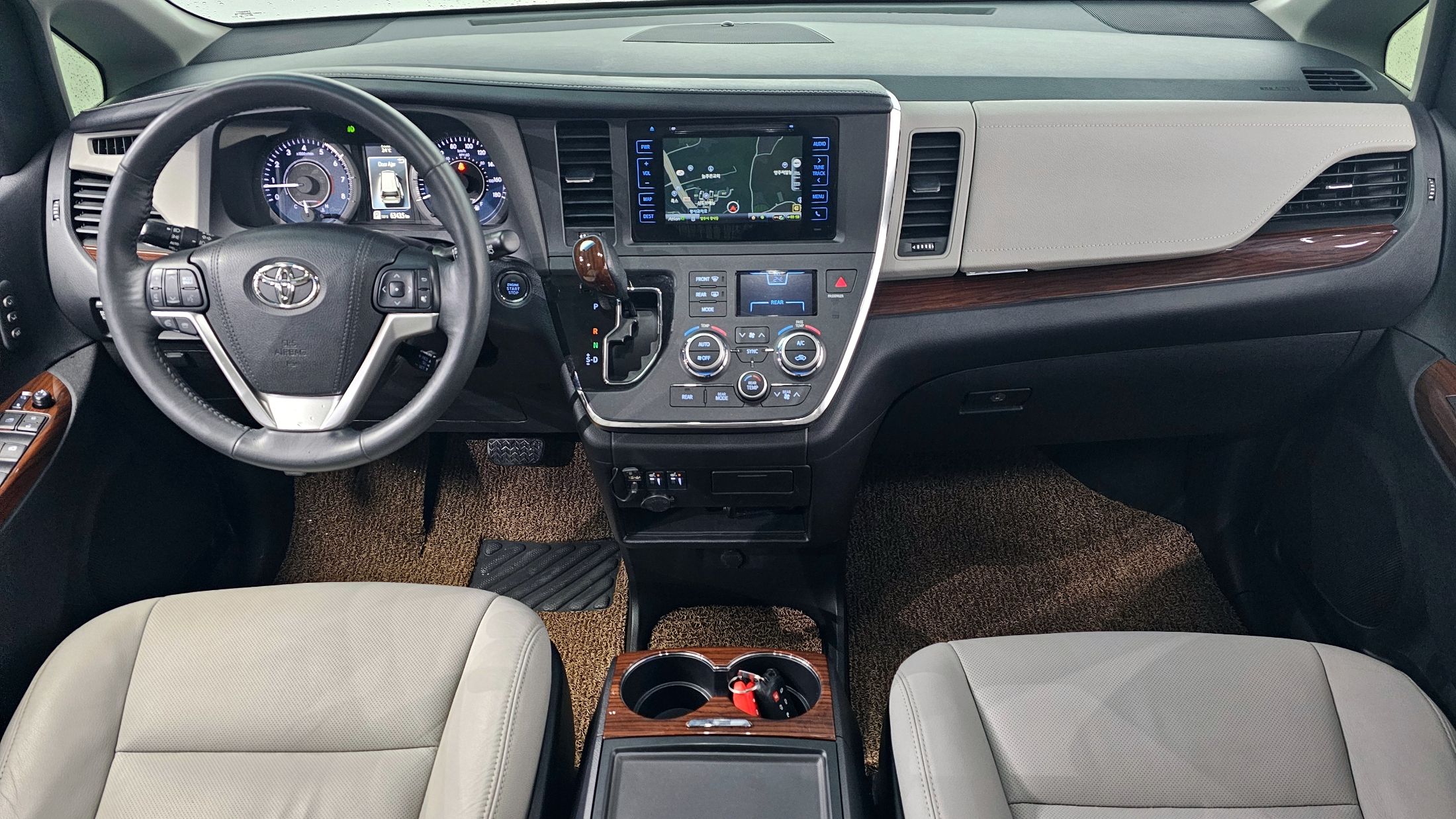 TOYOTA SIENNA 2015