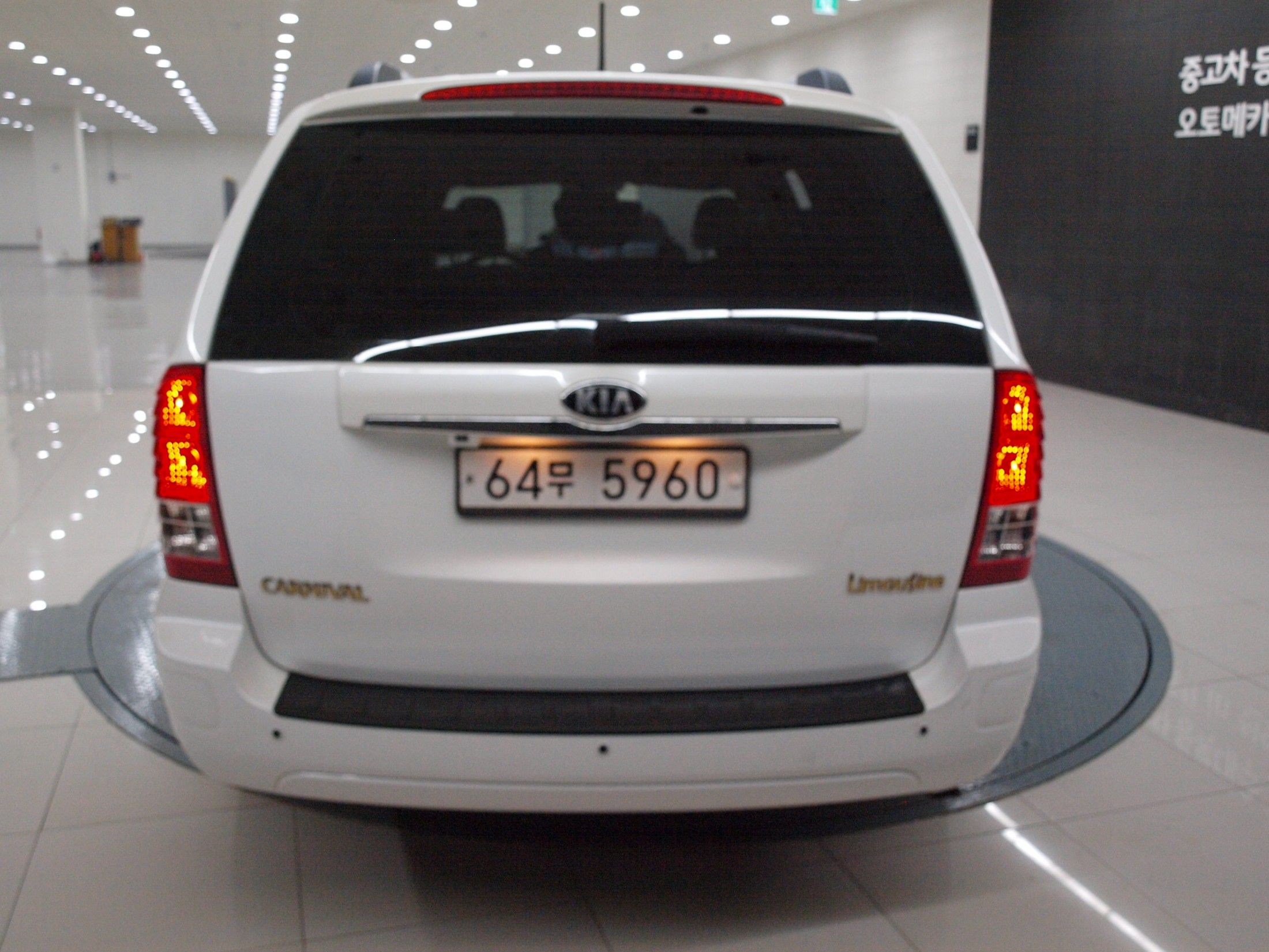 KIA CARNIVAL R 2013