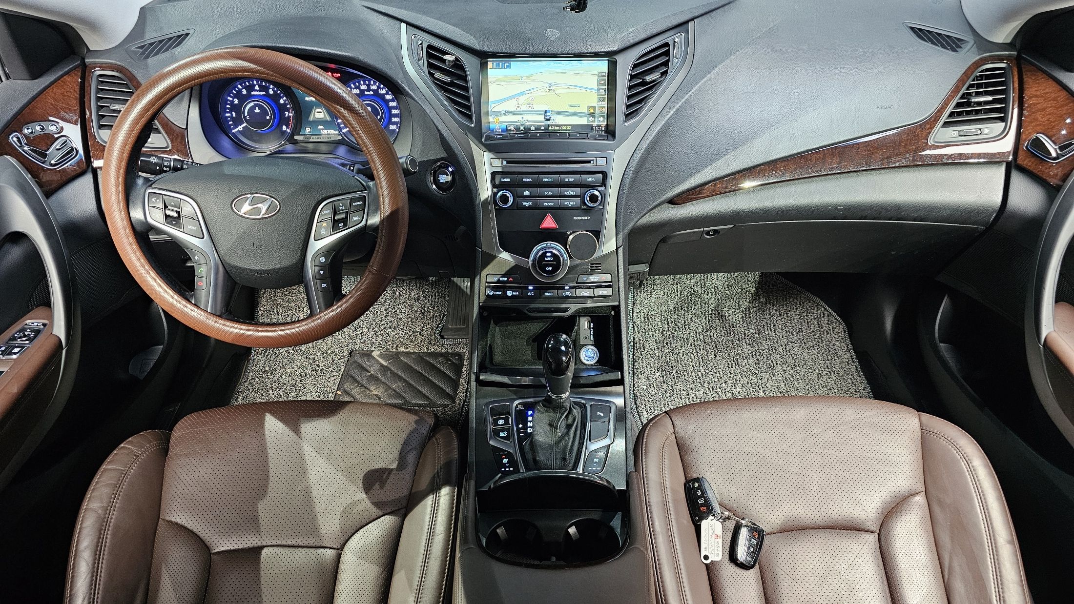 HYUNDAI GRANDEUR HG 2015