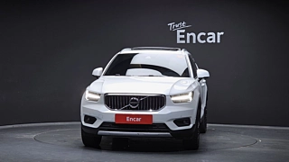 VOLVO XC40 2022