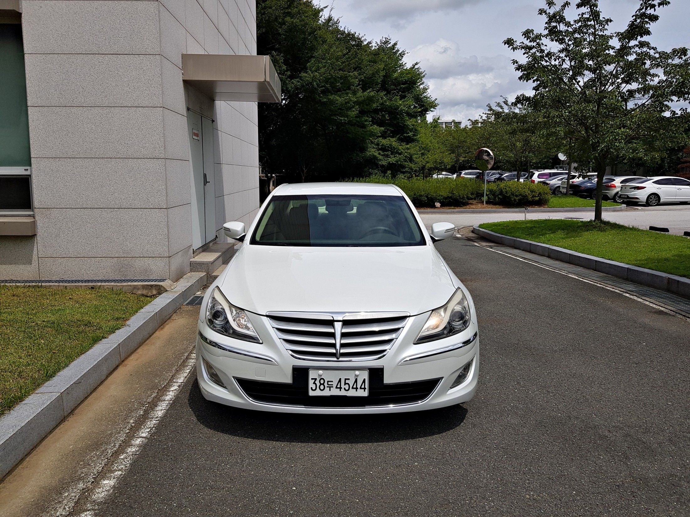 HYUNDAI GENESIS 2012