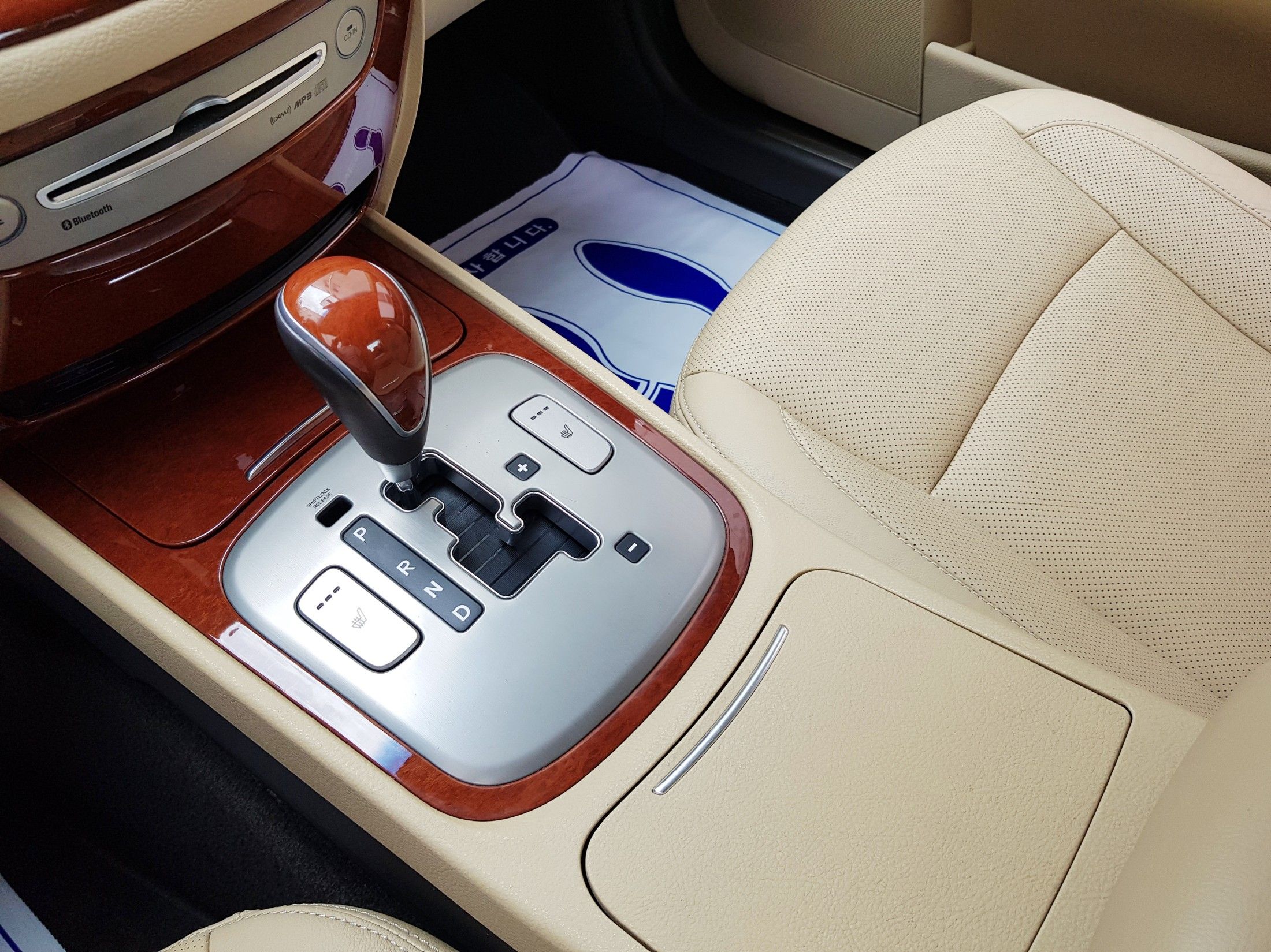 HYUNDAI GENESIS 2012