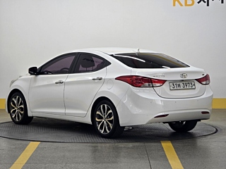 HYUNDAI AVANTE MD 2013