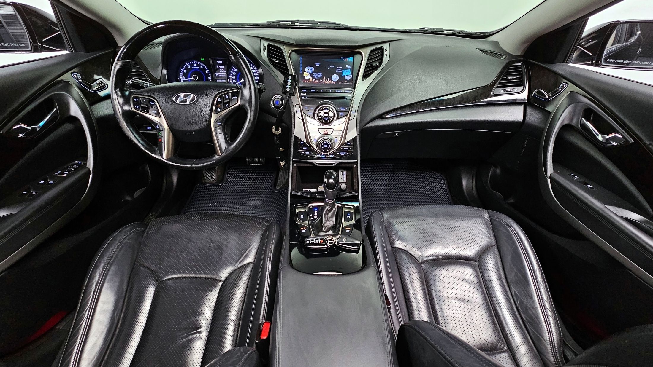 HYUNDAI GRANDEUR HG 2011
