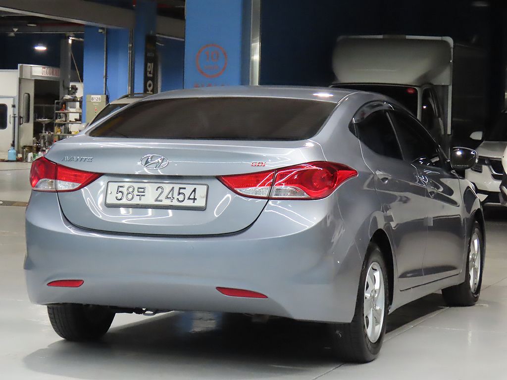 HYUNDAI AVANTE MD 2012