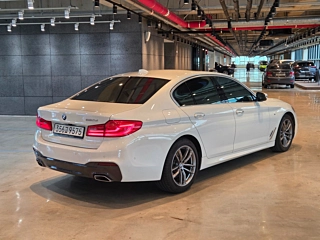BMW 5-SERIES G30 2018