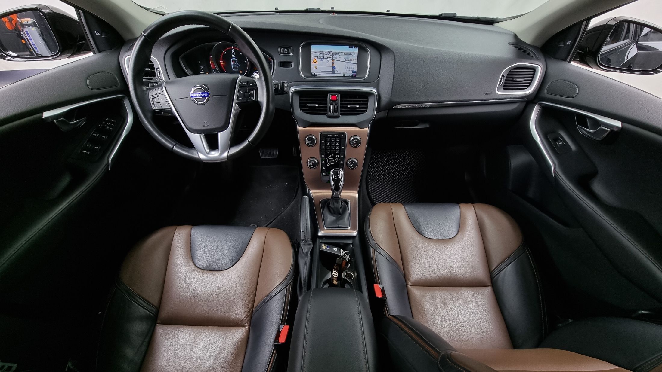 VOLVO V40 CROSS COUNTRY 2015