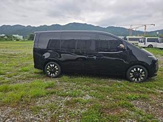 HYUNDAI STARIA 2025