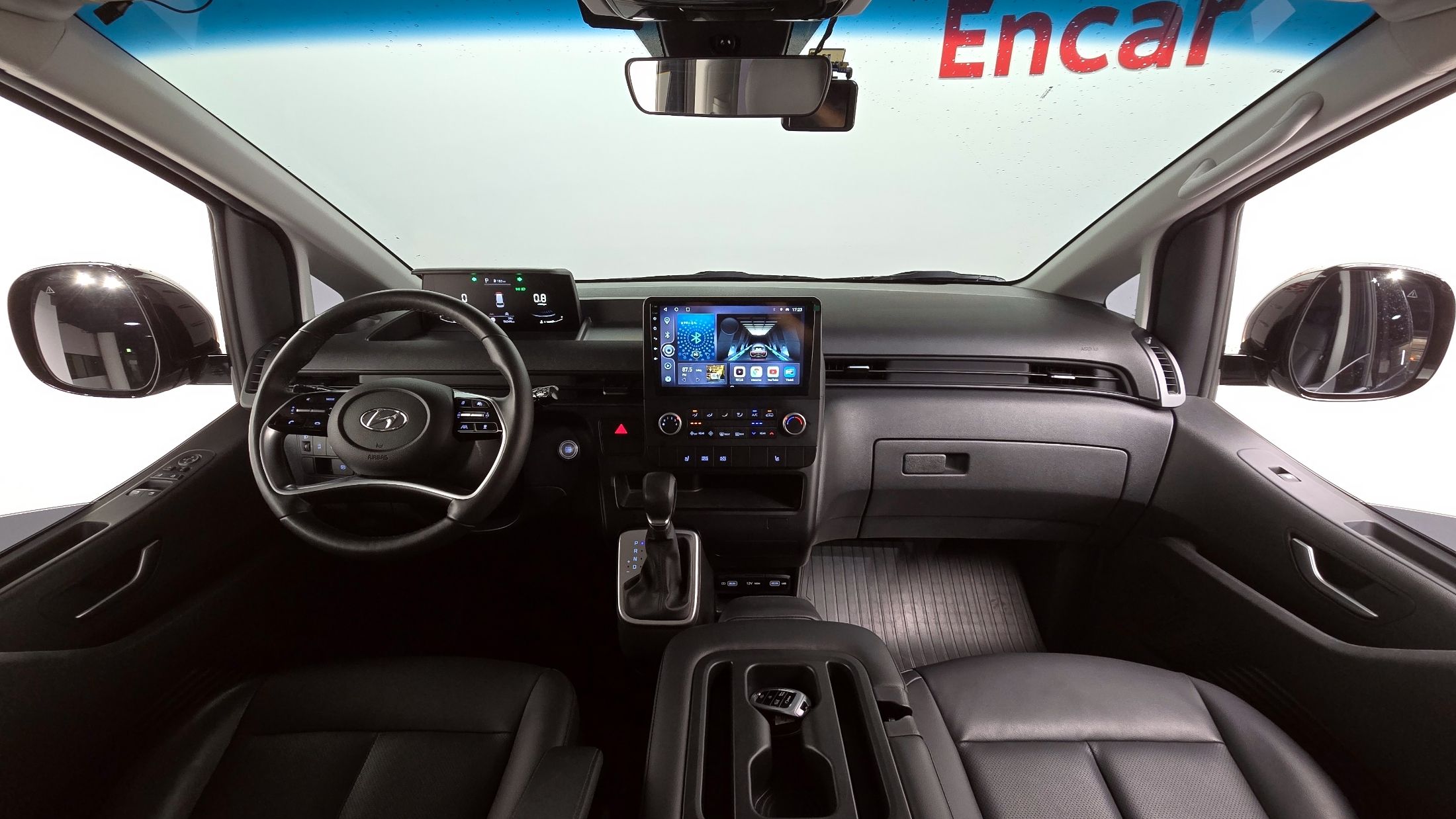 HYUNDAI STARIA 2023