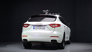 MASERATI LEVANTE 2016