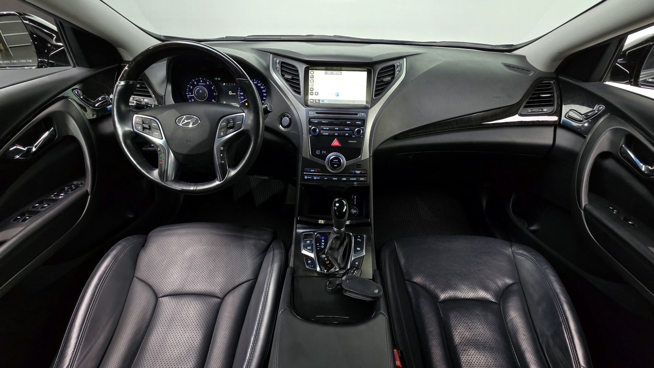 HYUNDAI GRANDEUR HG 2016