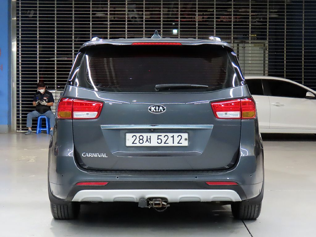 KIA CARNIVAL 2015