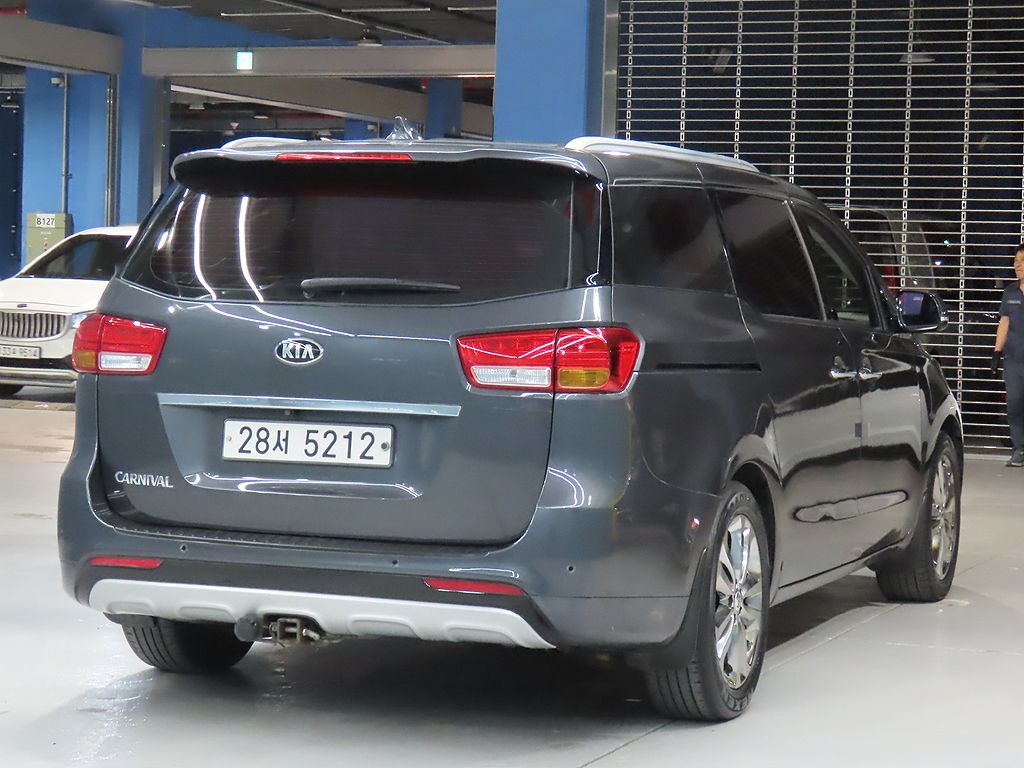 KIA CARNIVAL 2015