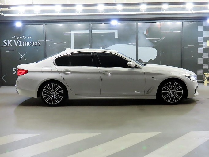 BMW 5-SERIES G30 2019
