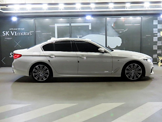 BMW 5-SERIES G30 2019