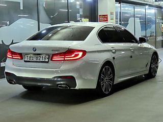 BMW 5-SERIES G30 2019