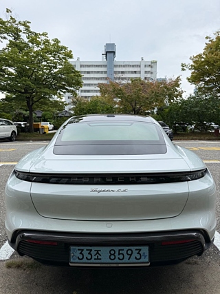 PORSCHE TAYCAN 2021