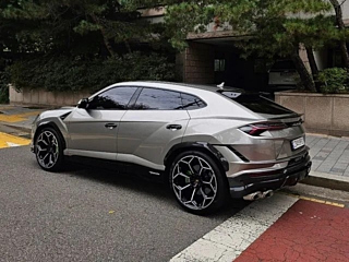 LAMBORGHINI URUS 2024