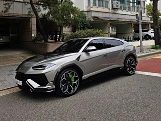 LAMBORGHINI URUS 2024