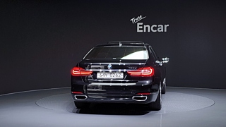 BMW 7-SERIES G11 2016