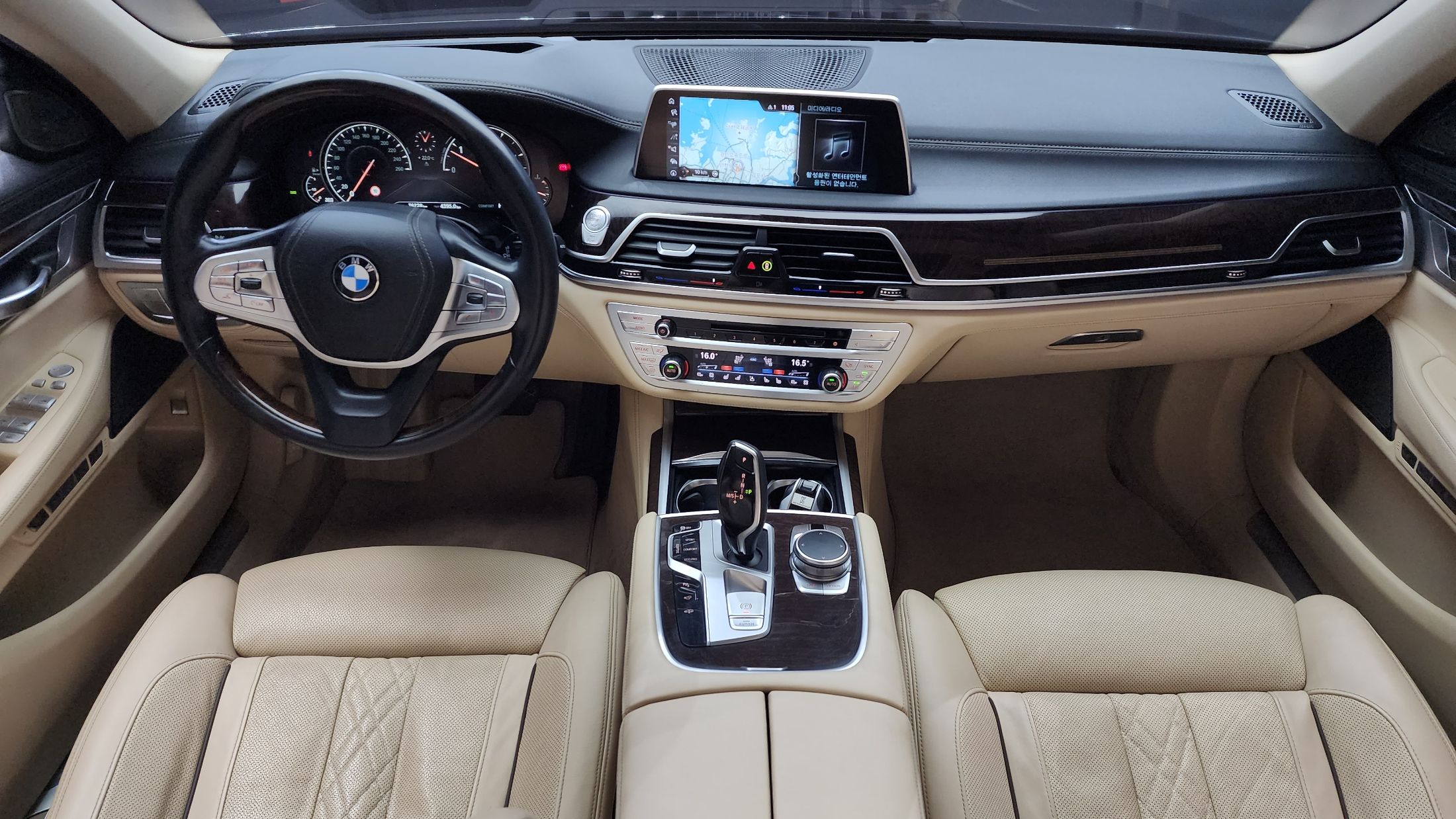 BMW 7-SERIES G11 2016