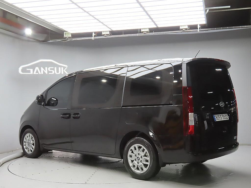 HYUNDAI STARIA 2024