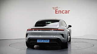 PORSCHE TAYCAN 2024