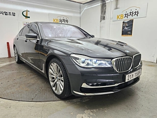 BMW 7-SERIES G11 2016