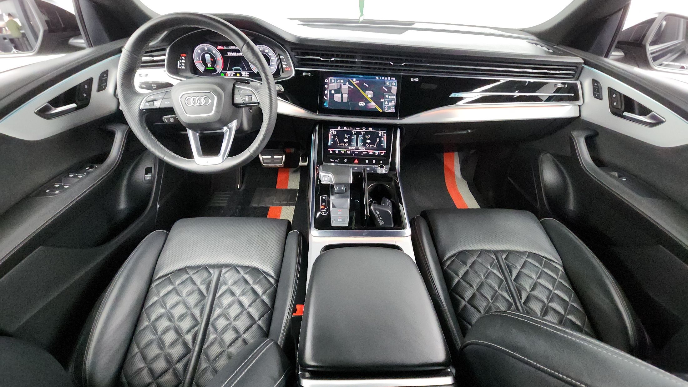AUDI Q8 4M 2023