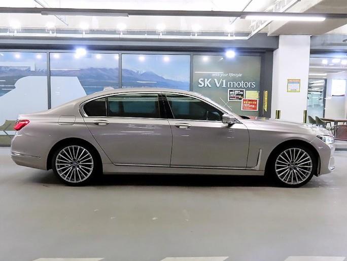 BMW 7-SERIES G11 2021