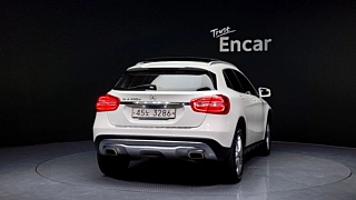 MERCEDES BENZ GLA-CLASS X156 2017