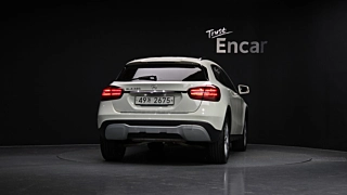 MERCEDES BENZ GLA-CLASS X156 2017