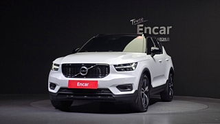VOLVO XC40 2022