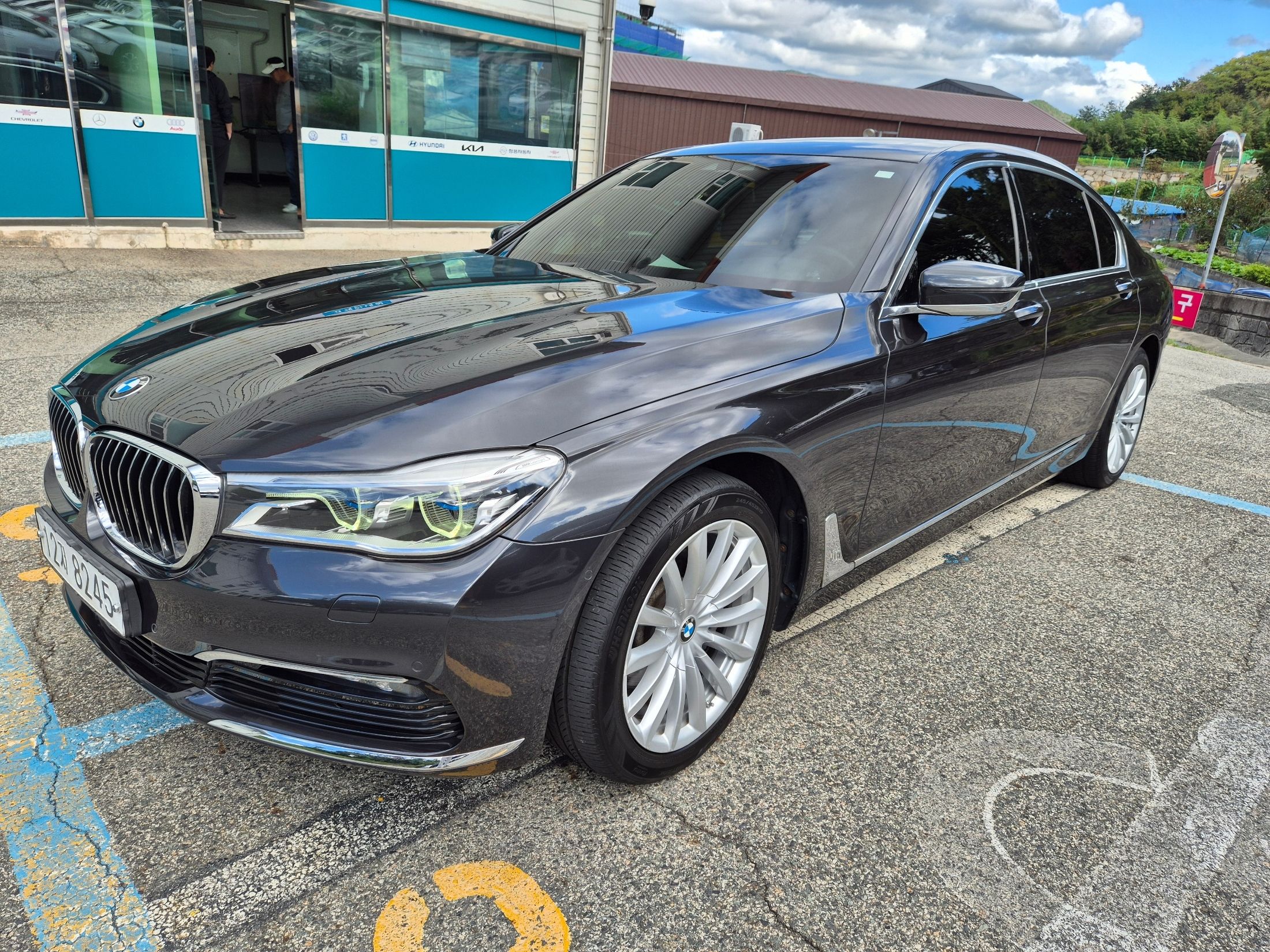 BMW 7-SERIES G11 2016