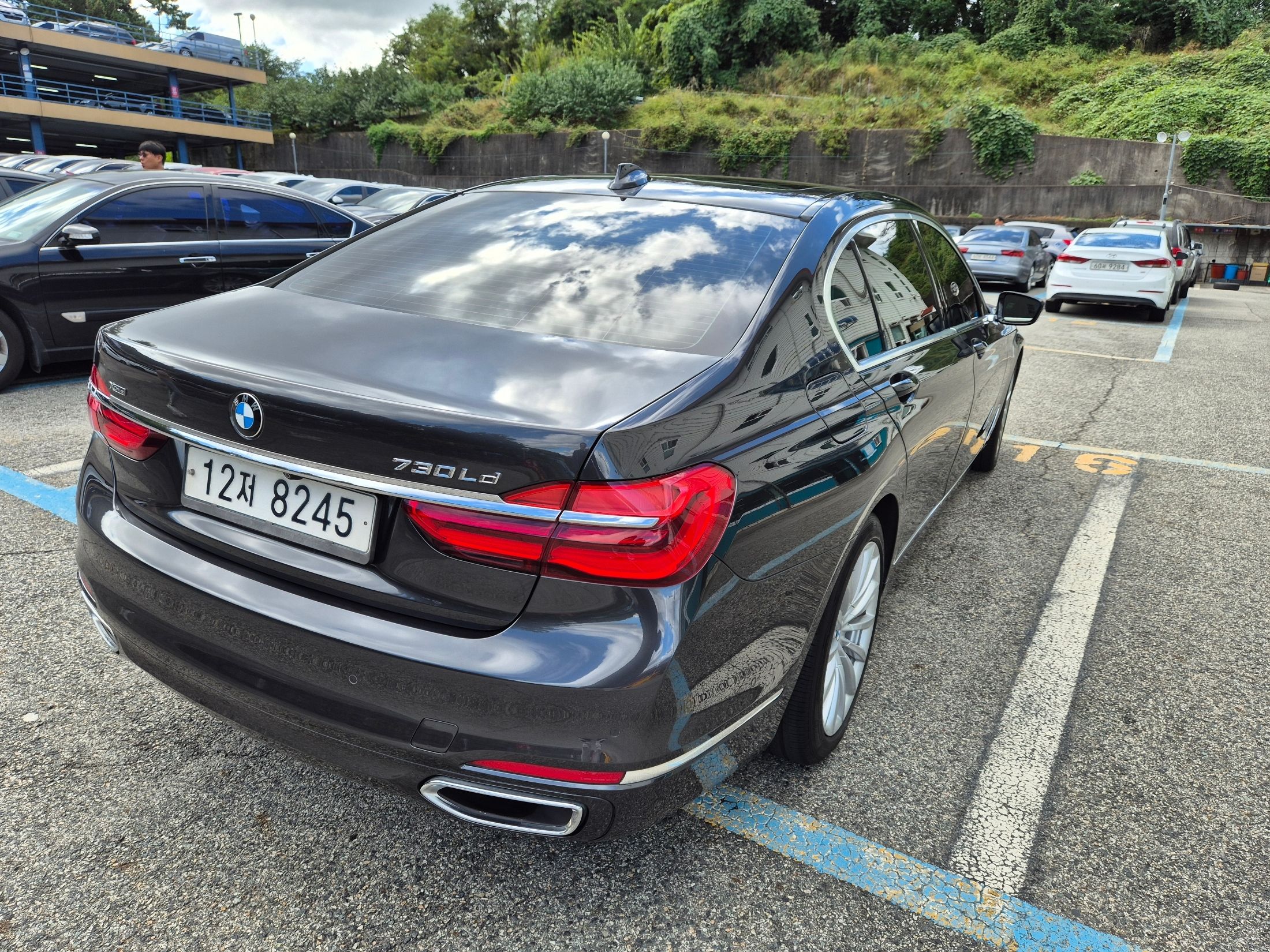 BMW 7-SERIES G11 2016