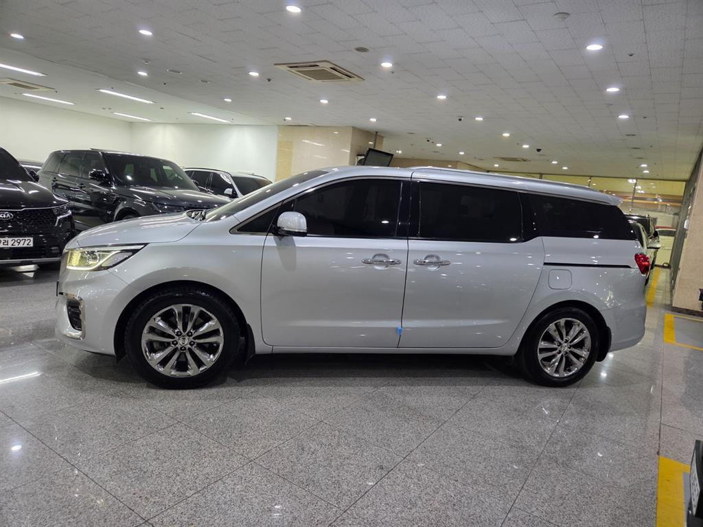 KIA CARNIVAL 2018