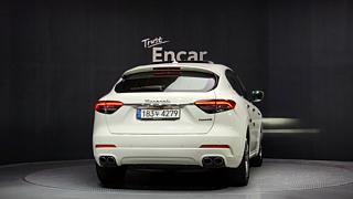 MASERATI LEVANTE 2021