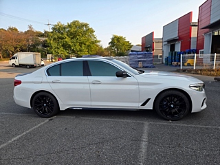 BMW 5-SERIES G30 2017