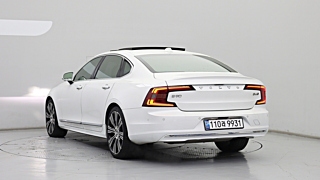 VOLVO S90 2023