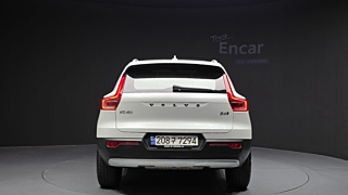 VOLVO XC40 2022