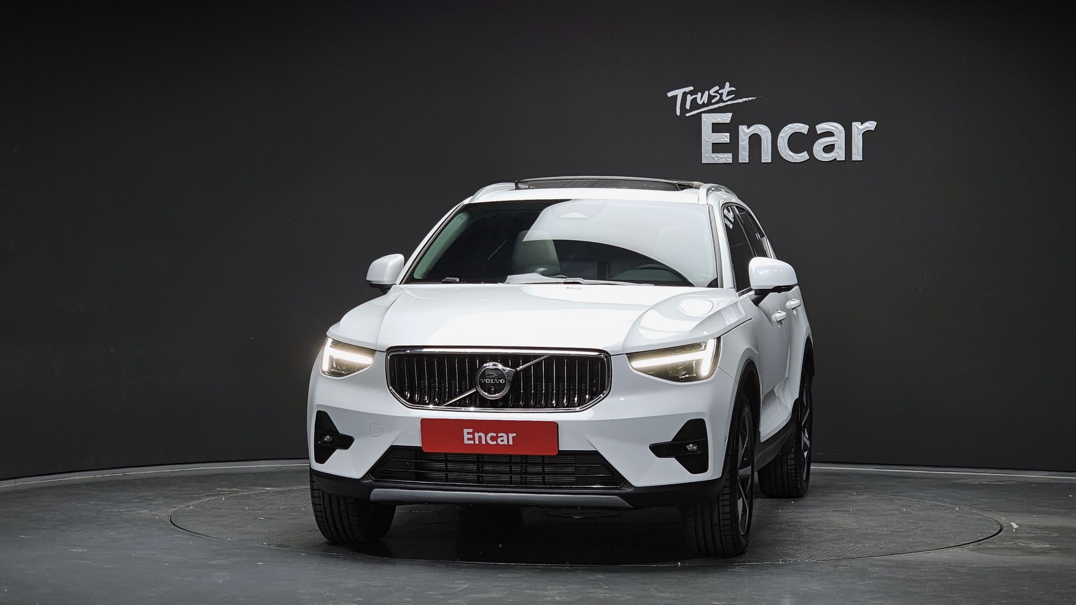 VOLVO XC40 2024