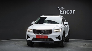 VOLVO XC40 2024