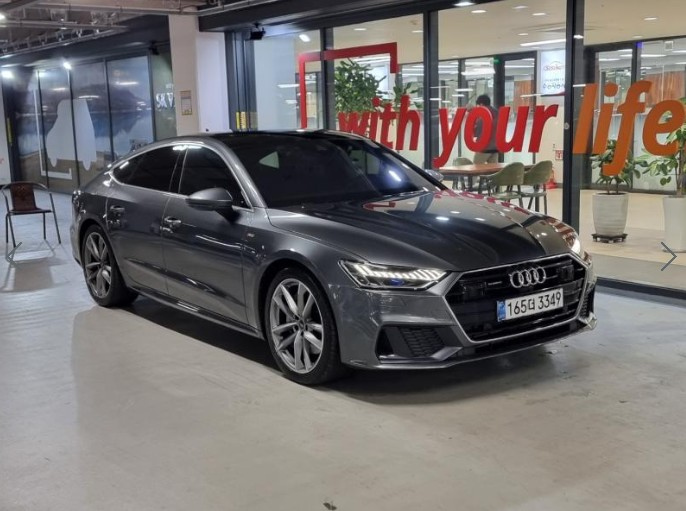 AUDI A7 4K 2021