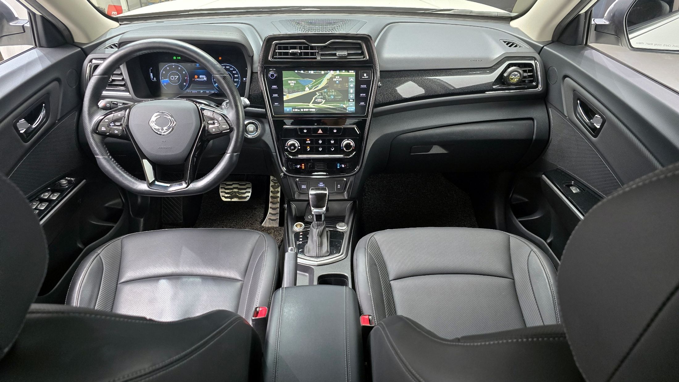 SSANGYONG TIVOLI VERY NEW 2020