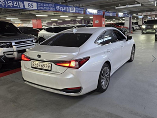 LEXUS ES300H 2023