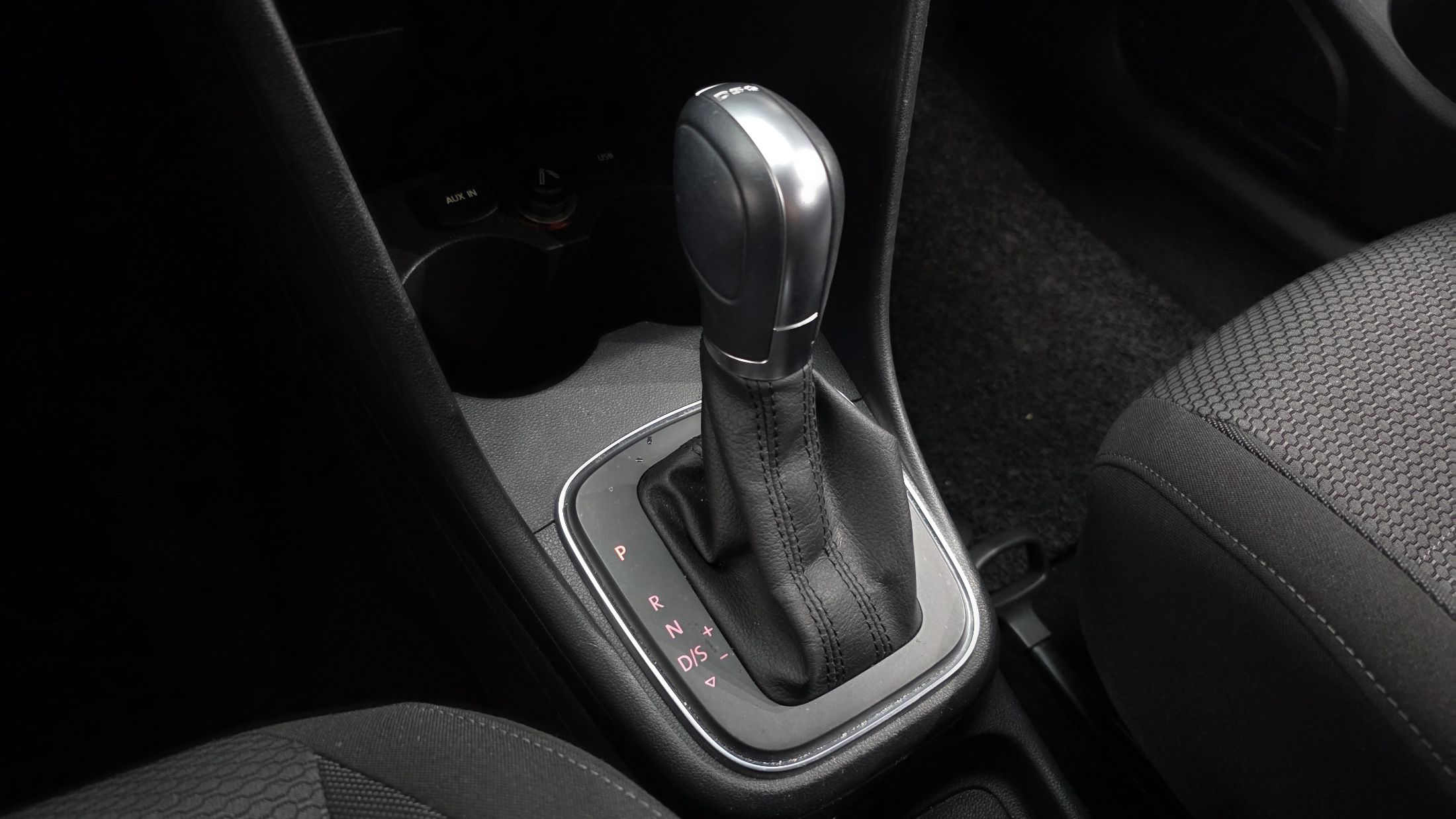 VOLKSWAGEN POLO 2015